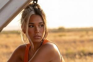 这谁顶得住AI女神:甜颜傲人身材 “撩”布朗尼骗过小编