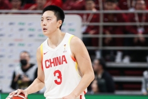 胡明轩:球队今天发挥不错 小组赛最后一场还是要保持我们的特点