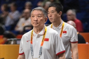媒体人:宫鲁鸣是本场MVP 这场比赛“改弦更张”直接帮助女篮取胜