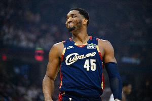 队记:不会有球星主动来骑士 今夏能提前续约米切尔骑士有些幸运