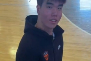 新生报到!张懿赵杰已经到达美高瓦萨奇学院 开始跟队训练
