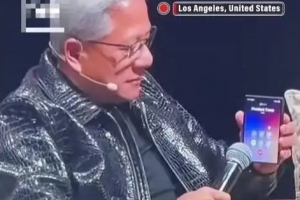 你怎么连免提都不会开特朗普当众打给老黄：AI威胁论是骗局！