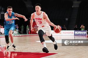 胡明轩出任旗手！男篮球员时隔23年再担亚运开幕式旗手，上一位是2002年李楠