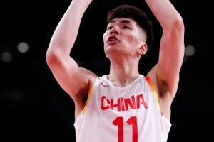 内线统治力尽显！余嘉豪半场9分钟高效砍下7分6板 断帽俱全