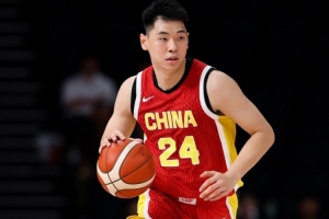 手感火热！崔永熙9投5中砍13分9板 三分3中为全队之最