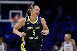 布克斯：FIBA对抗强度百倍于WNBA 裁判吹罚更宽松