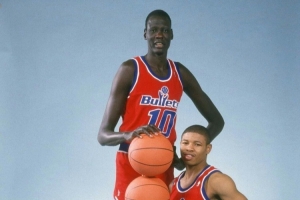 NBA历史唯一：生涯盖帽数超过得分的男人竟是他