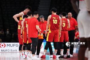 媒体人:男篮年赛程少则8个月多则全年无休 若不做取舍巅峰期难持久