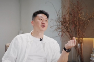 05年亚锦赛98-10狂胜沙特!孙悦:下半场仅丢4分 唐正东两罚不中遭尤纳斯痛骂