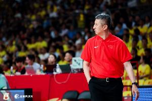 尴尬里程碑！郭士强成中国男篮队史首位两负日本男篮的主帅