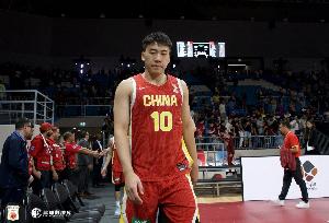 三分失准！王俊杰上半场6中2仅得4分3板