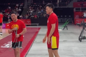 赵嘉义与李弘权赛前热身 今晚将亮相中日男篮对决
