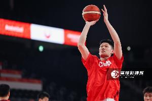 手感火热！胡金秋首节登场6分钟2中2高效砍下4分 正负值-8