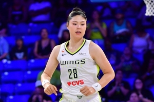 飞翼97-77大胜火花 李月汝5中2砍下4分6篮板1盖帽