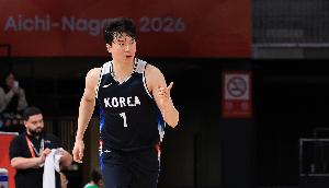 免除兵役在望！亚运男篮半决赛韩国半场36-24压制伊朗 李贤重贡献11分
