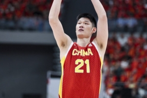 羊城晚报:中国男篮战术全面被动 队员无奈难挽败局
