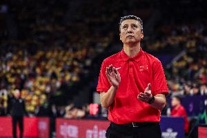 媒体人点评：中国男篮球员实力不足 急需高水平教练与合适团队支撑