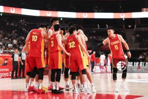 急待调整!亚运男篮半决赛 中国男篮进攻哑火 半场30-49大比分落后日本