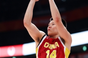 媒体人透露：李弘权赵嘉义可出战 中国男篮锋线人荒有望缓解