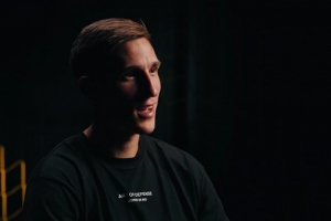 施洛特贝克盛赞中卫搭档加杜:表现堪称顶级,多特本赛季前景光明
