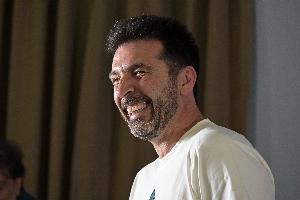 都体:48岁布冯重返高中就读,攻读高中毕业证书