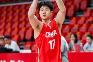 替补高效输出！赵嘉义4投3中砍下6分1板1断