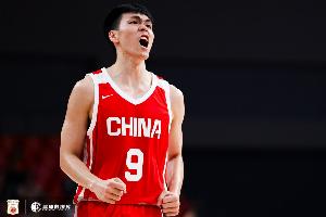 尖刀主攻！庞峥麟5投2中轰半场最高11分 罚球6罚全中