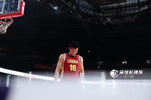 替补席上的闪光！焦泊乔仅战9分钟高效砍下4分7板