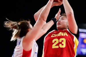 罚球两度失手！“大宝贝”刘禹彤半场3投全中贡献6分5板2帽
