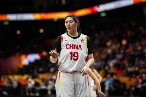内线统治级表现！张子宇替补登场6分钟6投5中砍下12分3篮板1助攻