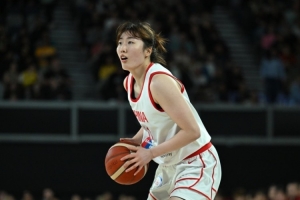 半场得分王！罗欣棫9投5中砍下14分4助攻 正负值高达+35