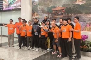 鲁媒：班顿与普卢默凌晨抵济 山东男篮三名外援全部到齐