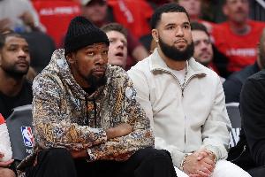 乌度卡透露：范弗里特赛季初恐缺席背靠背 但已全面投入5v5合练