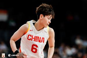 愿伤无碍！杨舒予两分球7投7中高效砍下21分4助攻2抢断 不幸第三节扭伤脚踝