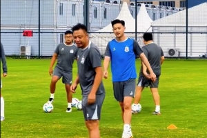 媒体人：蒋圣龙参与昨日球队赛前训练，备战今晚的中俄国际友谊赛