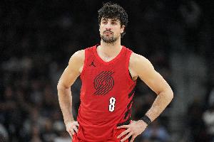 开拓者媒体人：阿夫迪亚惯用肩膀顶开防守者 此类动作在新规下依然合规
