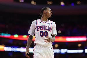 76人跟队记者盛赞新秀菲隆:成熟远超年龄 已有NBA球员模样