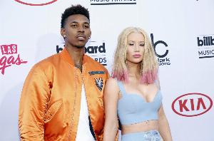 尼克·杨自曝：当年向Iggy求婚纯属社媒炒作 并非真心想结婚