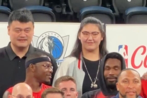 双塔同框！2米26姚明携手2米23张子宇留下珍贵合影