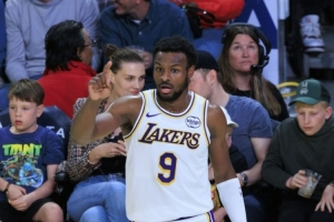 夸梅-布朗盛赞布朗尼：走出父亲阴影已是合格3D 他配得上NBA位置