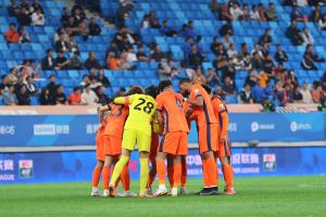联赛惨遭10连败！青岛海牛提前3轮降级，2027年将时隔4个赛季重返中甲