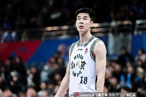 突破犀利势不可挡！郭昊文半场6投3中轰15分3助攻 罚球10罚9中
