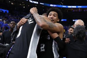 7投5中砍16分！文班盛赞哈珀首发效果：我们早就磨合过这套打法