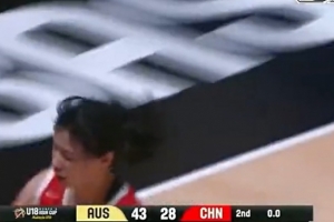 半场战报：中国U18女篮半场落后澳大利亚15分 贺思瑶贡献9分 李沅珊11投3中