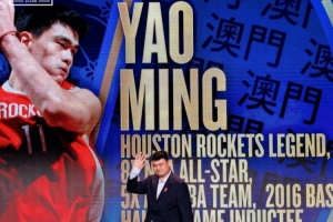 熟悉的面孔！火箭官方晒出姚明&塔克&斯科拉&林书豪现身中国赛活动照