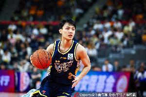 手感冰凉！徐杰半场3投0中颗粒无收 送出4助攻
