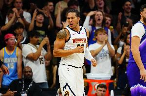 惠特摩尔：戈登倾囊相授 他会告诉我场上该站的位置
