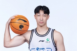登场时间有限！广州状元宋昕澔上半场仅打4分钟 1中1贡献2分1板1助