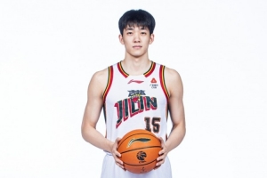 潜力新星！21岁小将万孟霖16投9中独揽25分 三分8中5&末节狂砍12分