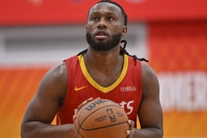 状态火热！火箭31号秀桑顿替补登场9分钟 6投4中三分全中砍下13分